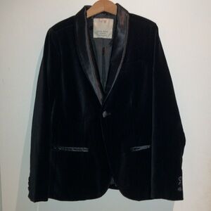 Zara Boys collection black velvet jacket with satiny lapels. Size 9/10 140cm
